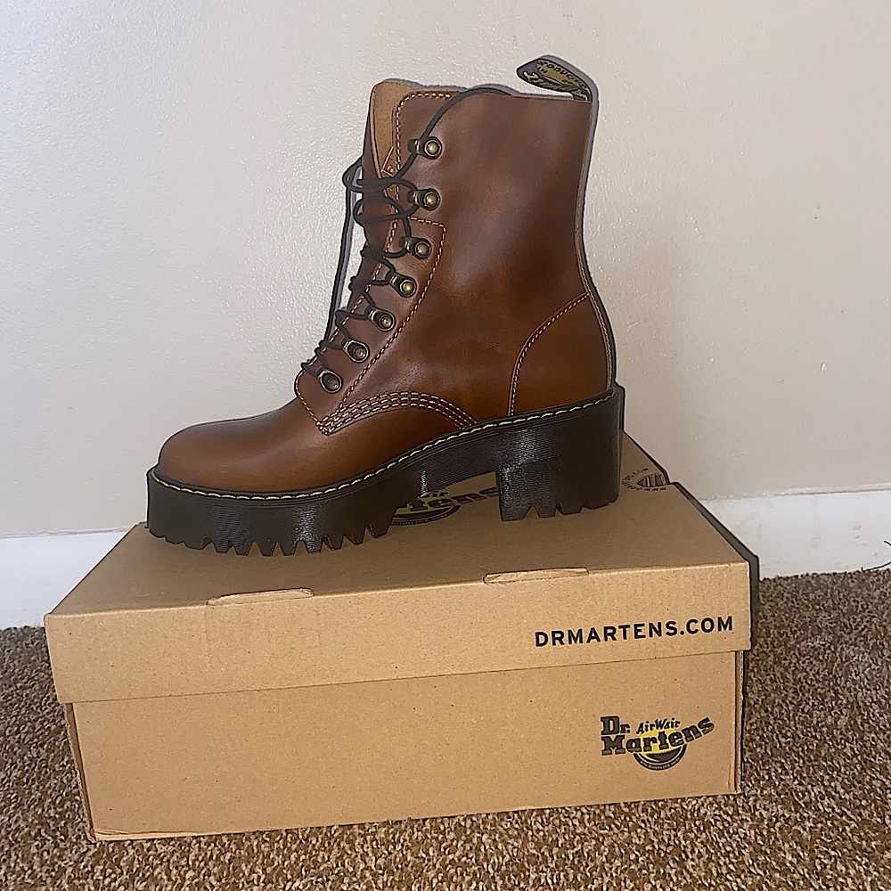 Woman’s Dr Martens Airwair Leona butterscotch boots
